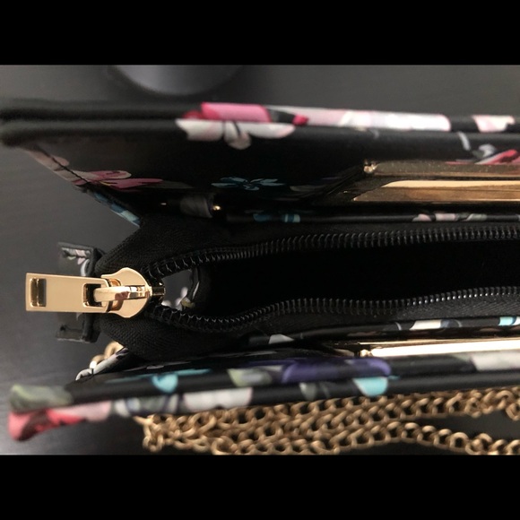 Call It Spring | Floral Clutch - Picture 2 of 2